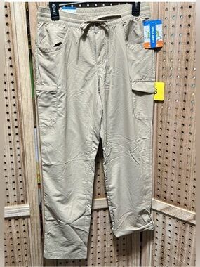 Columbia Woodland Hills Ladies' Roll Up Pant new with tags